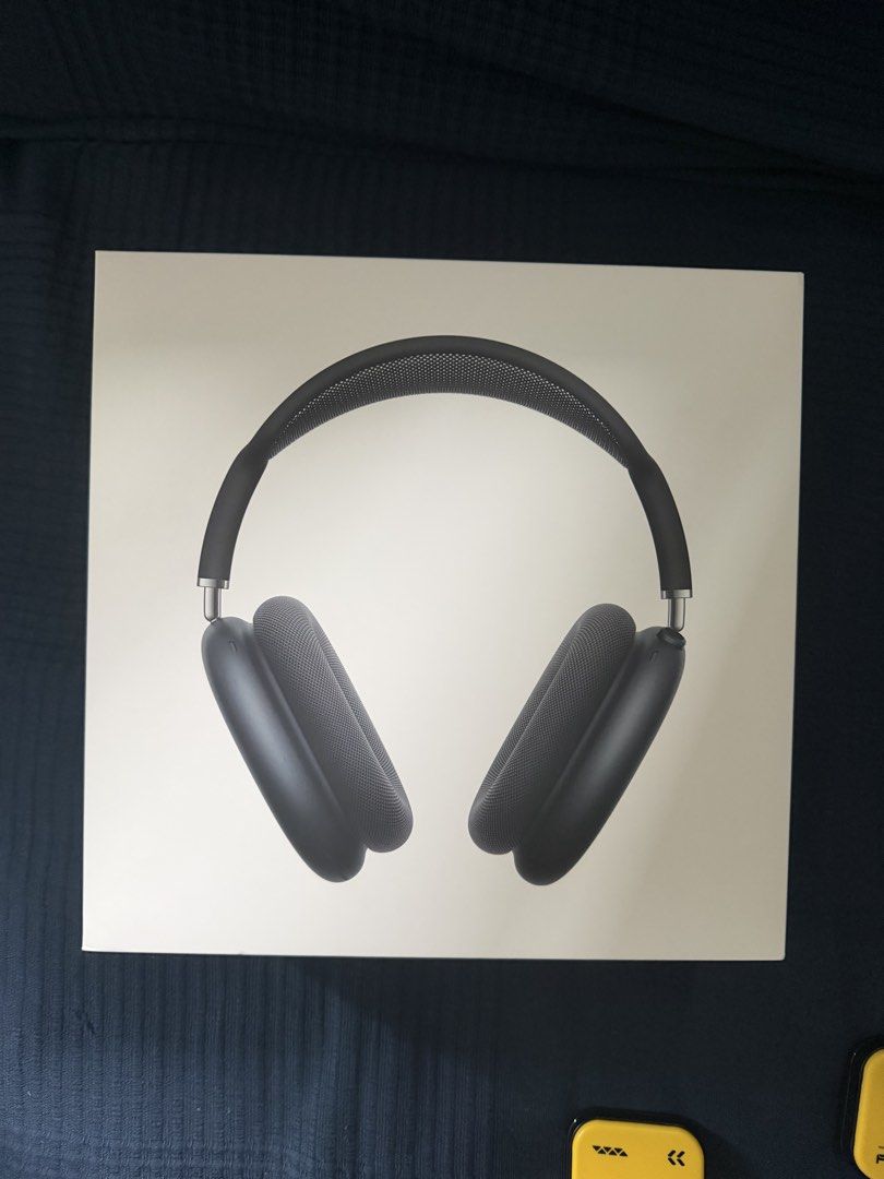 AIRPODS MAX 2 (Category: Headphones & Headsets) located in Caloocan City. Submitted by justdieviv34810 (Listing ID 1454347633, Image 1). Description: comes with Type c to type c cable wire.