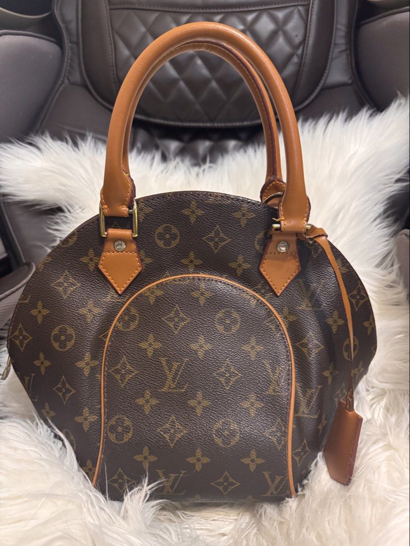Alma LV handbag (Category: Luxury Bags & Wallets) located in Pasay City. Submitted by minetochooseshop (Listing ID 1454339041, Image 1). Description: .