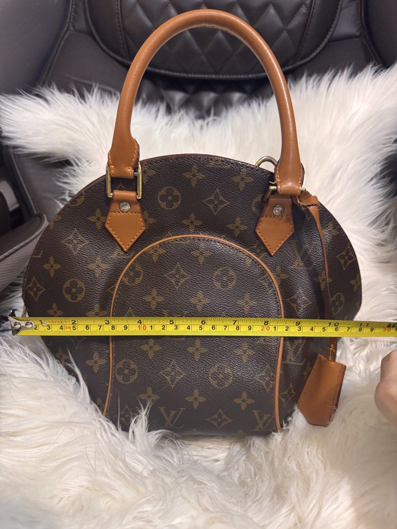 Alma LV handbag (Category: Luxury Bags & Wallets) located in Pasay City. Submitted by minetochooseshop (Listing ID 1454339041, Image 3). Description: .