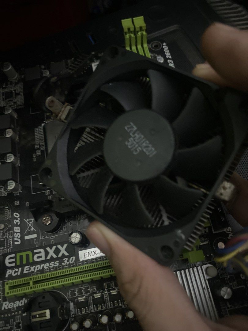 AMD A8-7600 + EMAXX FM2+ Motherboard Bundle (Category: Computer Parts) located in San Juan City. Submitted by johnlloyd25 (Listing ID 1454322875, Image 3). Description: Inclusions: * AMD A8-7600 APU * EMAXX EMX-A70FM2+iCafe motherboard * CPU already installed * CPU Fan(old) Specifications: * AMD A8-7600 * FM2+ socket * DDR3 RAM support * PCIe 3.0 * USB 3.0 * Integrated Radeon graphics 💰 Price: ₱2,500 negotiable Shipping available, buyer’s expens