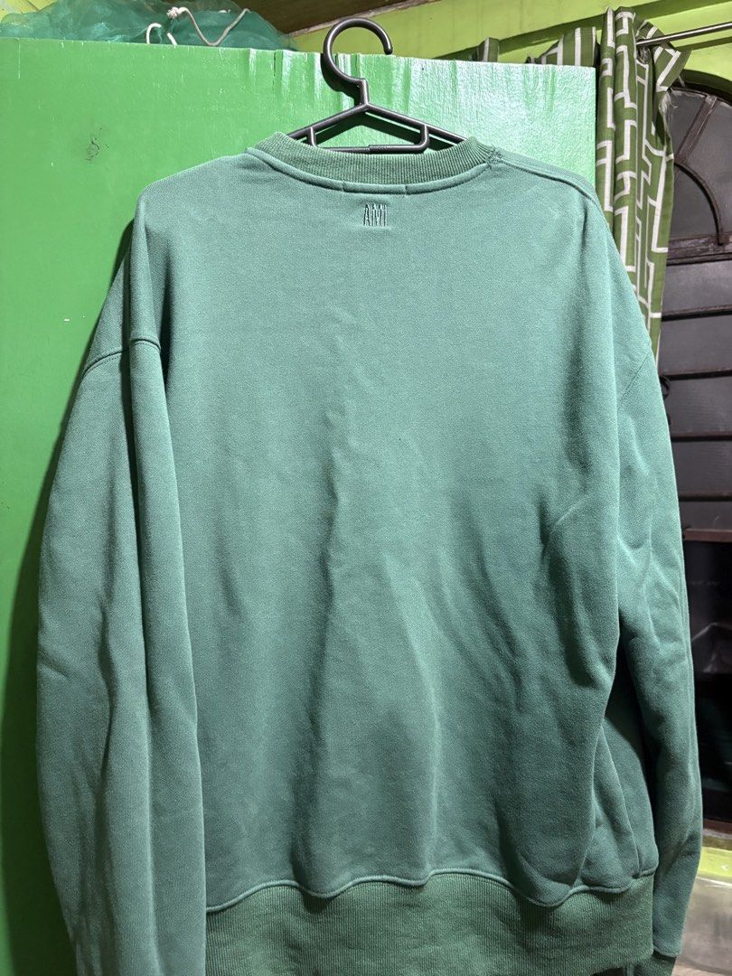 AMI Crewneck (Category: Luxury Apparel) located in Manila. Submitted by jacebased (Listing ID 1454347301, Image 3). Description: L-XL 9/10 like new DM for more details !.