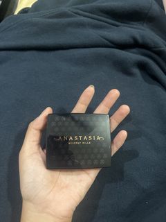 (Category: ) located in . Submitted by sofeasmakeupdrawer (Listing ID 1454336920, Image 1). Description: .