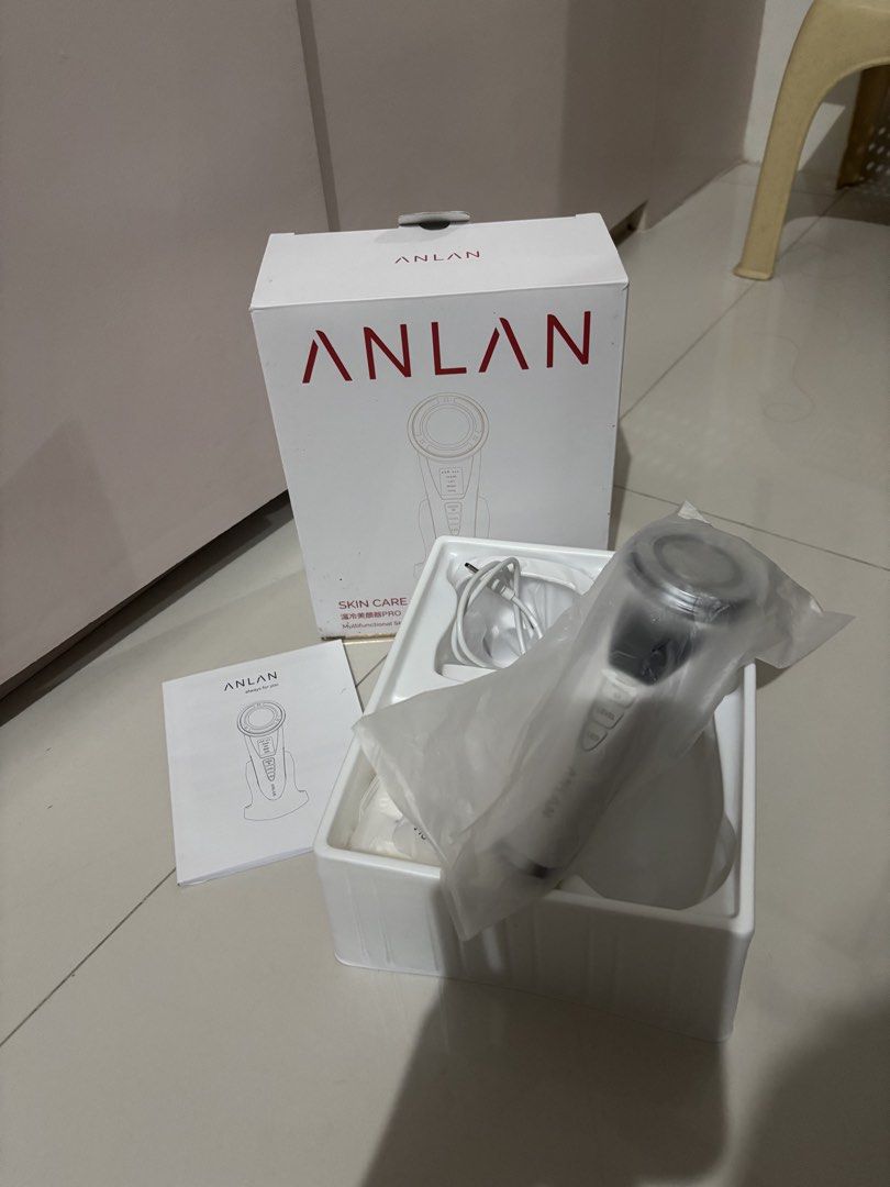ANLAN Face Massager Pro (Category: Face Care) located in Manila. Submitted by aysshxx (Listing ID 1454349914, Image 2). Description: - ANLAN Skin Care Machine for a radiant glow. - Comes with the device, charging cable, and instruction manual. - All items are in their original packaging..