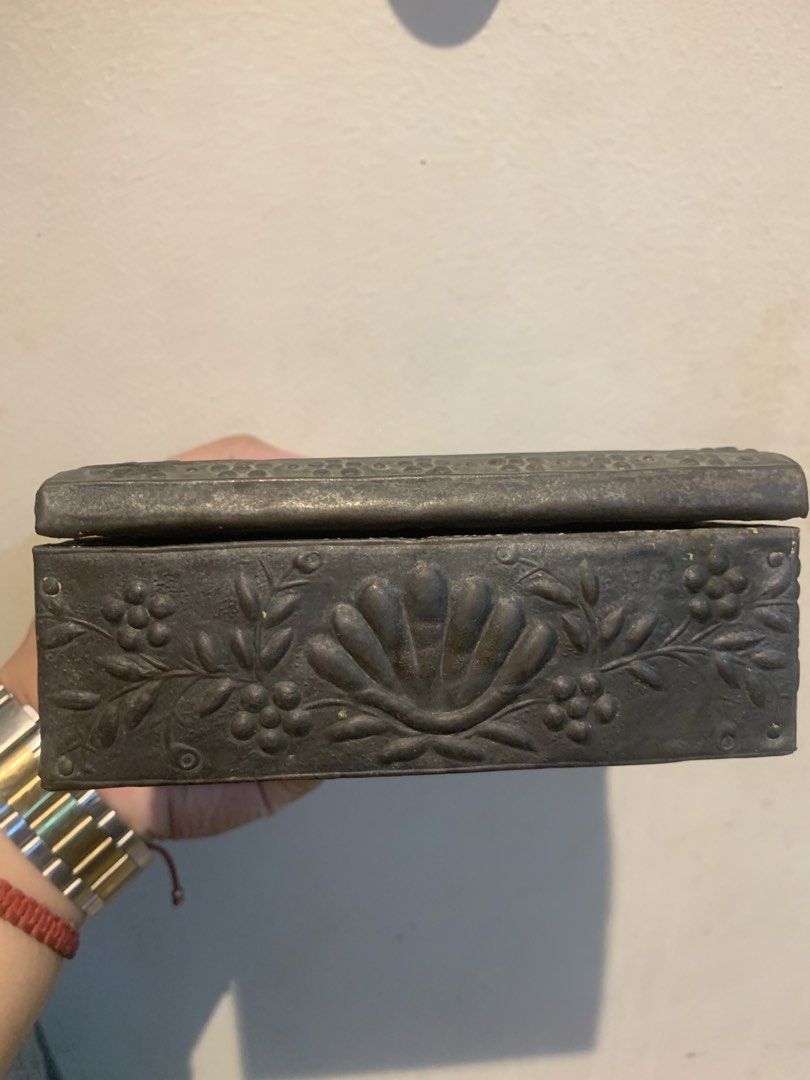 Antique Jewelry Box (Category: Luxury Accessories) located in Manila. Submitted by moneymann888 (Listing ID 1454343341, Image 2). Description: Sf Buyer shoulder As is No Markings.