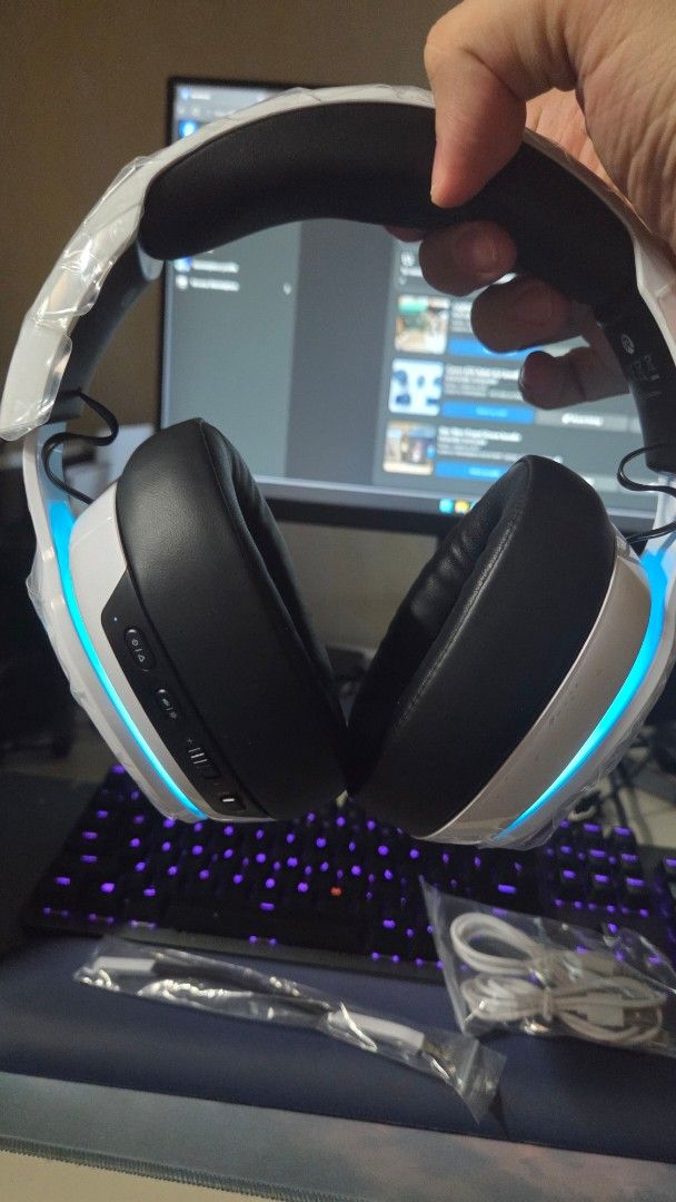 AOC Gaming Headset Captain 300 Wireless (Category: Headphones & Headsets) located in Taguig. Submitted by veilsly (Listing ID 1454322263, Image 3). Description: Complete package, opened only to test the unit. 10/10 no issues Compatible to all consoles Pc mobile laptop .