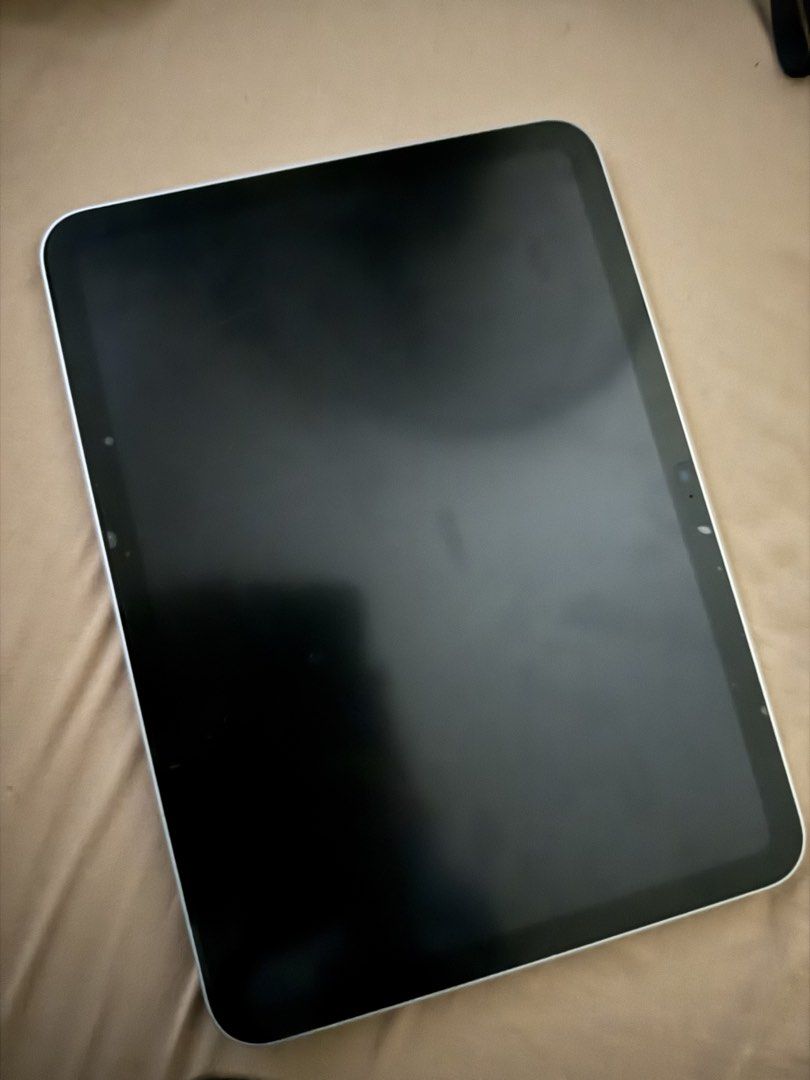 Apple iPad A16 128gb (Category: iPad) located in Taguig. Submitted by dlythrift (Listing ID 1454361381, Image 3). Description: - comes with box - Color: Space Gray - NO dents - Perfect for on-the-go use - still in great working condition!!! - Selling due to upgrade to macbook - can do meet up or delivery - Feel free to ask any questions^^ .