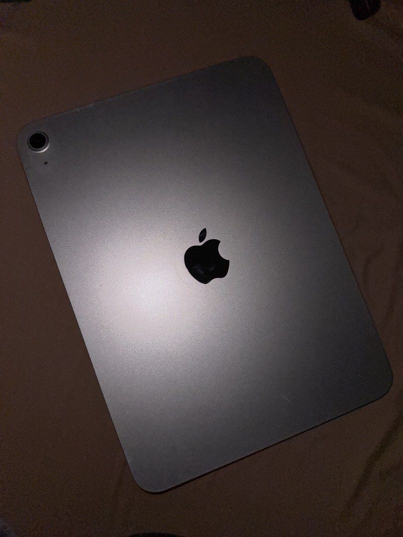 Apple iPad A16 128gb (Category: iPad) located in Taguig. Submitted by dlythrift (Listing ID 1454361381, Image 2). Description: - comes with box - Color: Space Gray - NO dents - Perfect for on-the-go use - still in great working condition!!! - Selling due to upgrade to macbook - can do meet up or delivery - Feel free to ask any questions^^ .