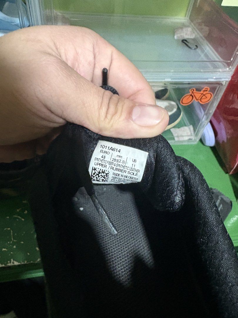 ASICS Gel flux 4 (Category: Casual Shoes) located in Manila. Submitted by jacebased (Listing ID 1454350829, Image 3). Description: 7/10 Scratches on outsoles DM for details ! .