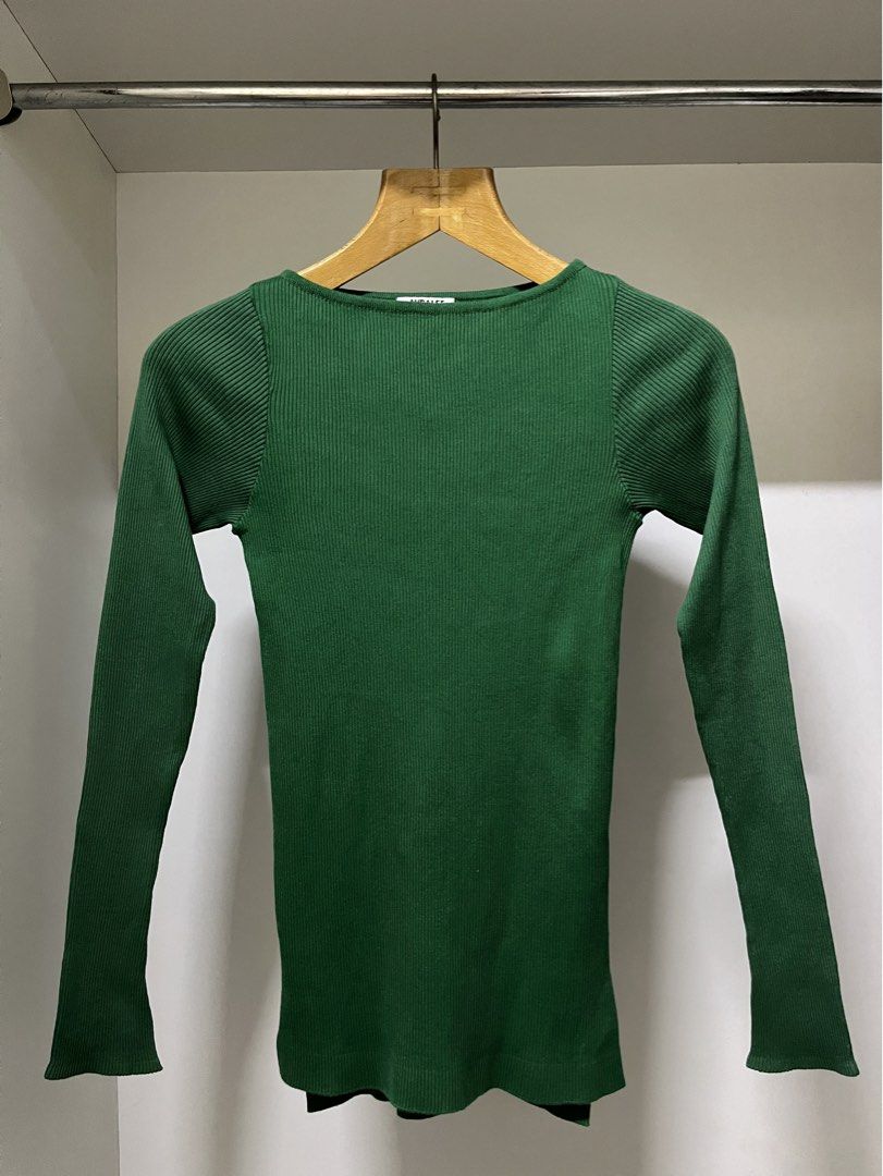 Auralee Pullover (Category: Longsleeves) located in Putrajaya. Submitted by bundle.dn (Listing ID 1454325808, Image 1). Description: Carousel @ bundledn NEGOTIABLE ✅ Pit : 12” Waist : 11” Length : 25” STRETCHABLE Condition : Very Good Used Fast payment Booking deposit only ♻️ 🤍 🌎.