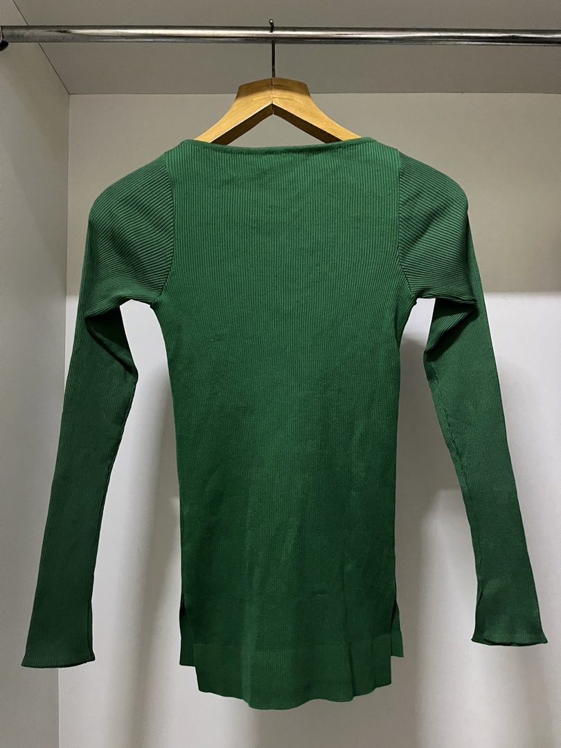 Auralee Pullover (Category: Longsleeves) located in Putrajaya. Submitted by bundle.dn (Listing ID 1454325808, Image 2). Description: Carousel @ bundledn NEGOTIABLE ✅ Pit : 12” Waist : 11” Length : 25” STRETCHABLE Condition : Very Good Used Fast payment Booking deposit only ♻️ 🤍 🌎.