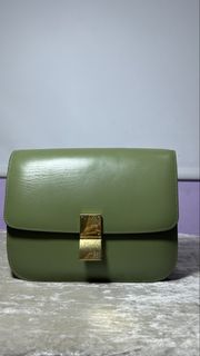 (Kategori: ) berada di . Dikirim oleh decluttereddd_ (ID iklan 1454221441, Gambar 1). Deskripsi: .