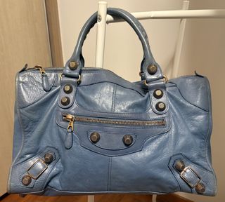 (Category: ) located in . Submitted by bagaddict123 (Listing ID 1454306481, Image 1). Description: .