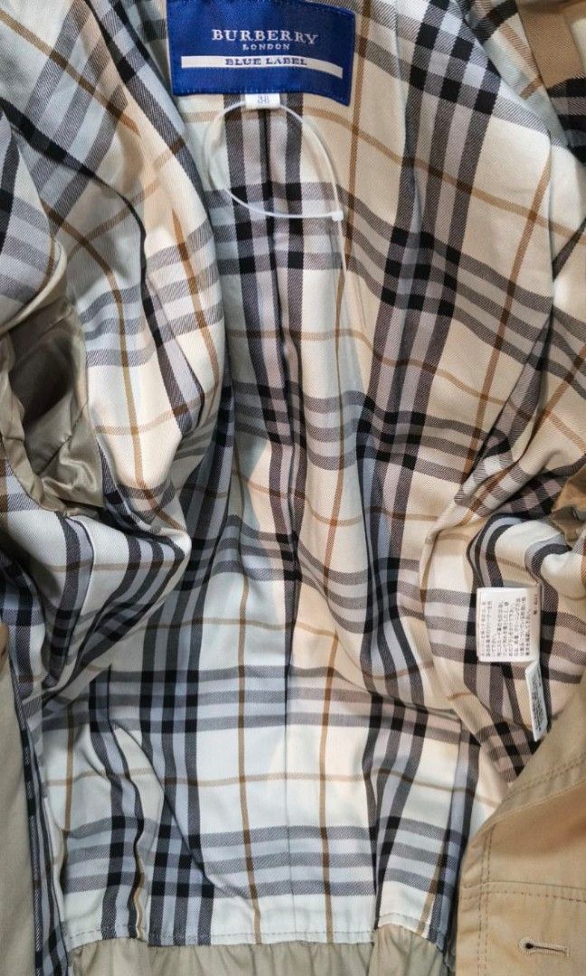 Authentic Burberry Crop Top Coat Size S (Category: Coats, Jackets and Outerwear) located in Aguinaldo. Submitted by designerlaneph (Listing ID 1454323380, Image 3). Description: Previously owned Burberry crop top coat size small 💯% authentic in nice condition free shipping onhand.