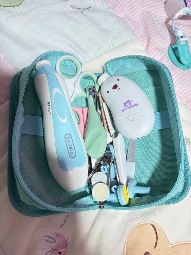 Baby Nail File and Clipper (Category: Hands & Nails) located in Manila. Submitted by ririkah (Listing ID 1454361044, Image 3). Description: Assorted Barely used.