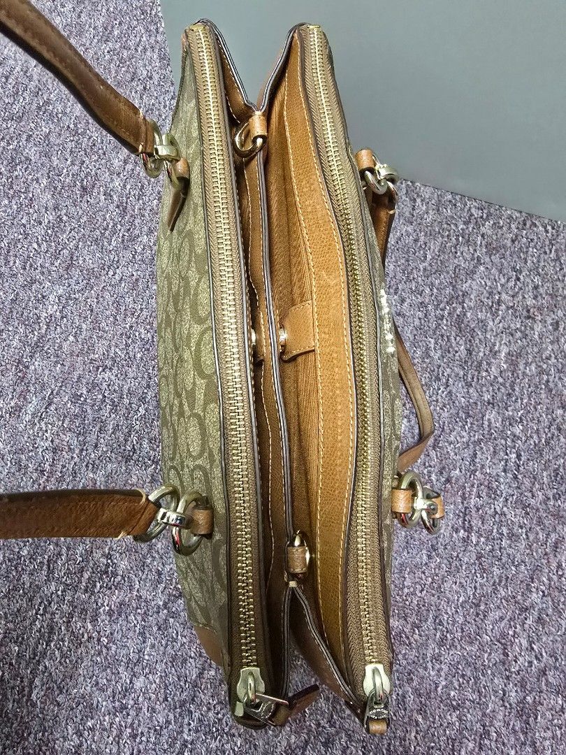 Bag (Category: Shoulder Bags) located in Singapore. Submitted by sanmyengtan (Listing ID 1454284721, Image 3). Description: used coach christie carryall in signature canvass saddle/khaki handbag .in a good codition price negotiable collect at my place anytime / anydayeet ul @LAVANDER MRT.