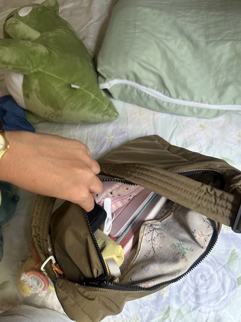 Baggu Nylon bag in Seaweed (Category: Shoulder Bags) located in Imus. Submitted by stufftodeclutter (Listing ID 1454359786, Image 2). Description: Selling bc nagsawa na akoo sa style huhu pero no flaws at all! .