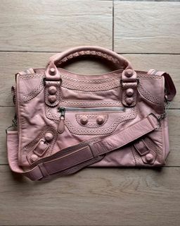 (Category: ) located in . Submitted by chic.botique (Listing ID 1454339042, Image 1). Description: .