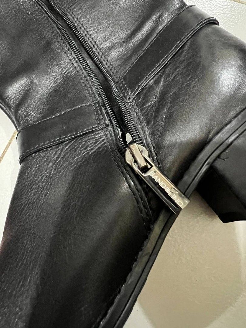 Bandolino BDCODI Black Leather Knee-High Boots (Category: Boots) located in Pasay City. Submitted by alnny_emerald (Listing ID 1454327593, Image 3). Description: Planning a winter trip or love classic boot outfits? ❄️👢 Selling authentic Bandolino BDCODI Black Leather Knee-High Boots (no longer in stores!). Size: US 7.5 Women Material: Real Leather Upper Circumference: 15in Height:14.5in Outsole: 9.70-10in Condition: Exterior leather, zippers, an