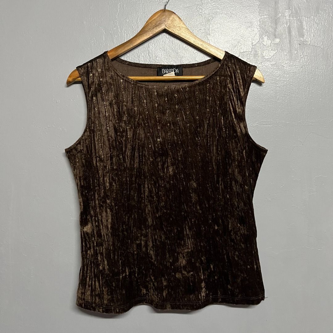 BARANDA y2k sando top (Category: Sleeveless) located in Manila. Submitted by yyyyyyves (Listing ID 1454258569, Image 1). Description: BARANDA y2k sando top Size Medium to Large Good condition, need wash only.