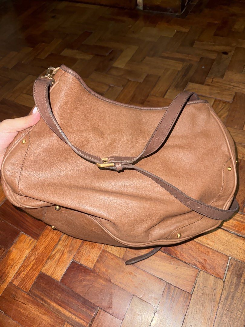 Bean Pole Leather Bag (Category: Shoulder Bags) located in Cainta. Submitted by veronicasdeclutter (Listing ID 1454284857, Image 3). Description: .