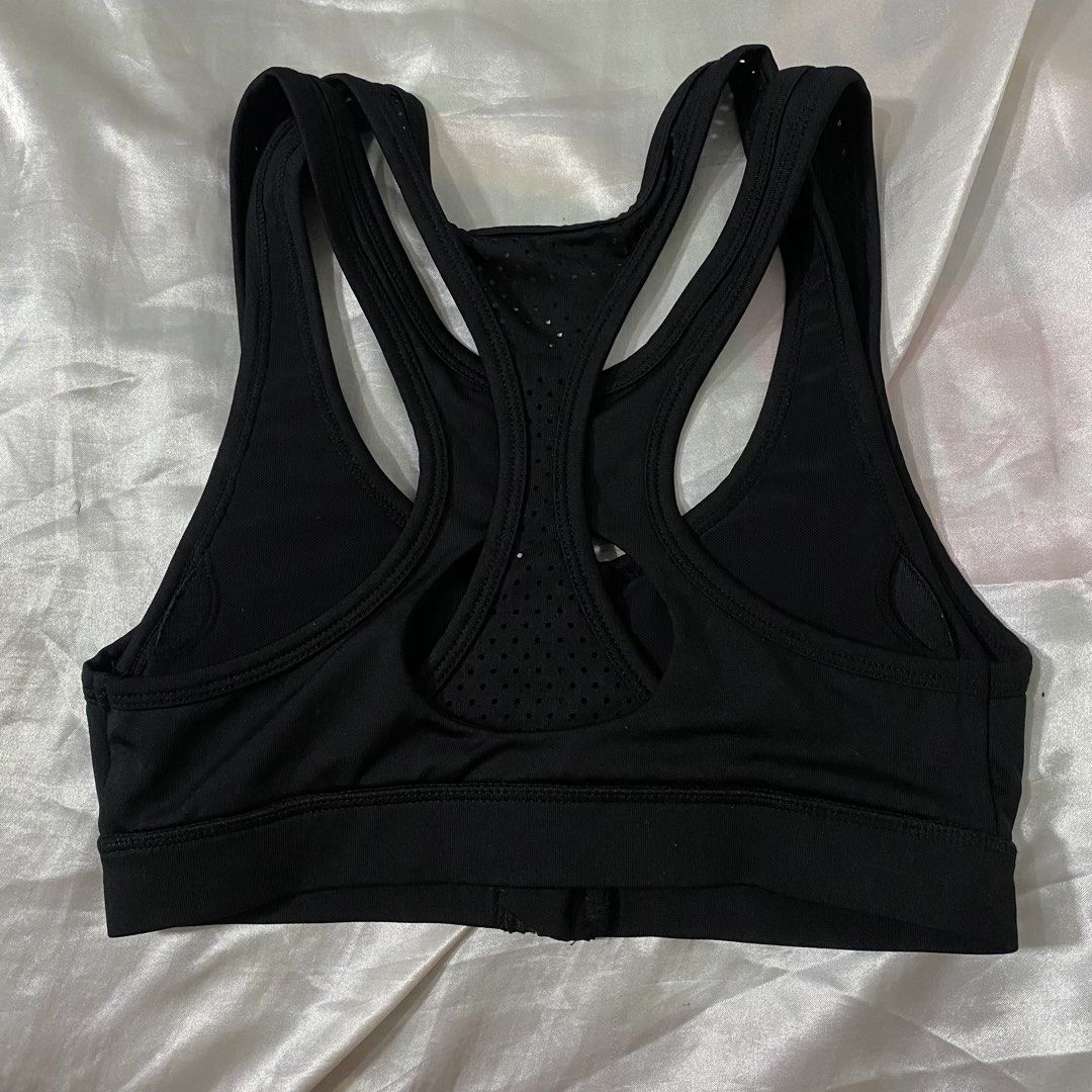 BENCH ACTIVE SPORTS BRA (Category: Activewear) located in San Carlos. Submitted by finest_selection (Listing ID 1454342928, Image 2). Description: BENCH ACTIVE SPORTS BRA S on tag 28-32 Super like new; built in pads.