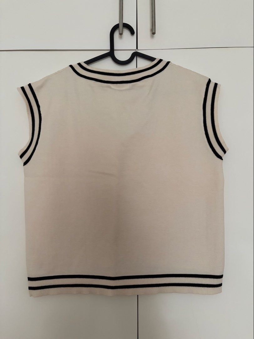 BENCH/ Cream Knit V-Neck Vest - Size Large (Category: Coats, Jackets and Outerwear) located in Las Pinas. Submitted by sabs28 (Listing ID 1454251619, Image 3). Description: .