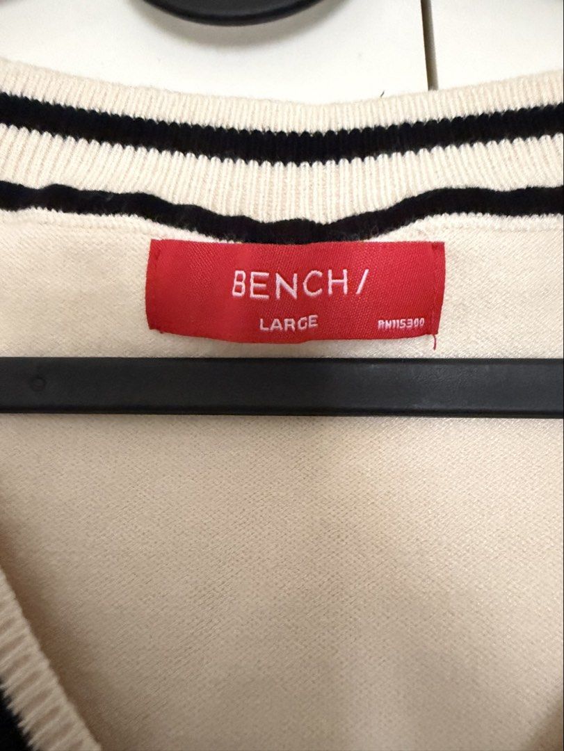 BENCH/ Cream Knit V-Neck Vest - Size Large (Category: Coats, Jackets and Outerwear) located in Las Pinas. Submitted by sabs28 (Listing ID 1454251619, Image 2). Description: .