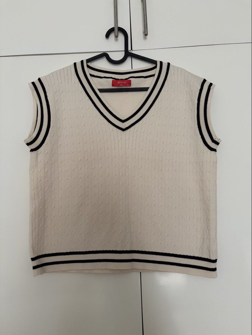 BENCH/ Cream Knit V-Neck Vest - Size Large (Category: Coats, Jackets and Outerwear) located in Las Pinas. Submitted by sabs28 (Listing ID 1454251619, Image 1). Description: .