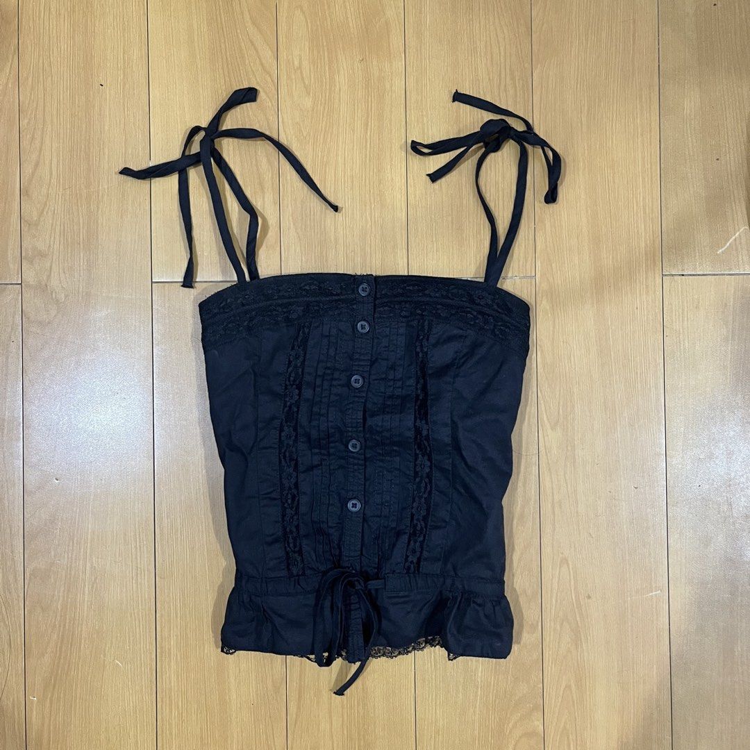 bershka button down tie top (Category: Sleeveless) located in Batangas. Submitted by iceinmybag (Listing ID 1454300512, Image 1). Description: xs to s tgs Brandy melville Bershka Cotton on H&m Zara.