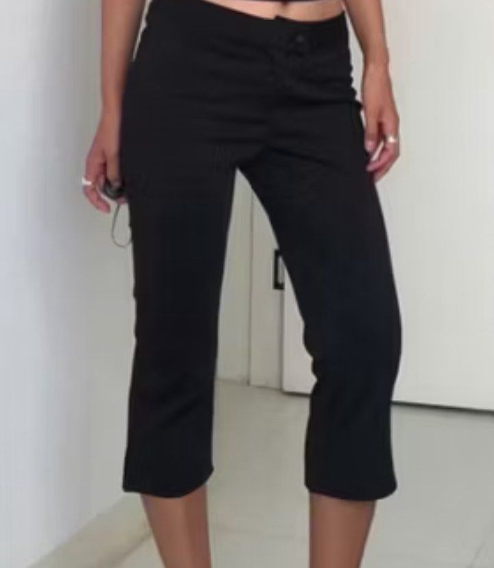 Black Capri Pants (Category: Other Bottoms) located in Paranaque City. Submitted by impulsiveasf (Listing ID 1454250648, Image 1). Description: got this from vietnam too lose on me:/ .