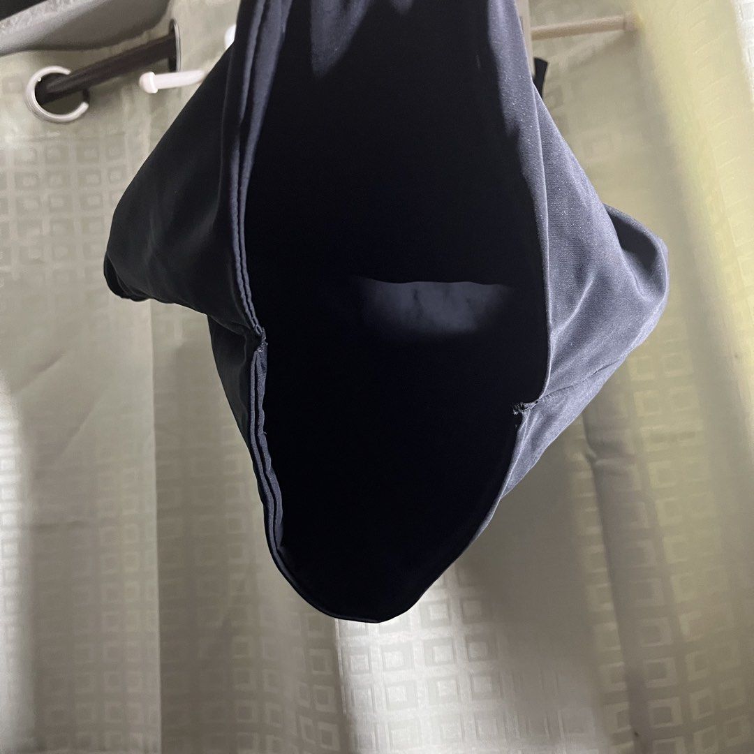 black crop top bra sleeveless with built in padding (Category: Sleeveless) located in Manila. Submitted by whiteforesttea178 (Listing ID 1454300043, Image 3). Description: madulas ung fabric parang pang swimming small slize kasya sa 32 to 34 bust na petite. stretchy yung tela.
