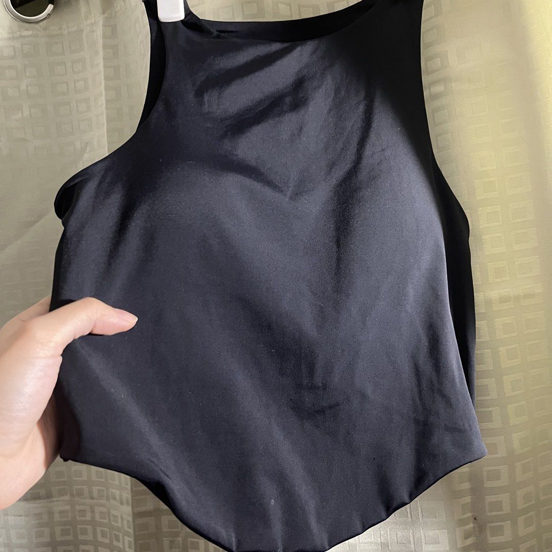 black crop top bra sleeveless with built in padding (Category: Sleeveless) located in Manila. Submitted by whiteforesttea178 (Listing ID 1454300043, Image 2). Description: madulas ung fabric parang pang swimming small slize kasya sa 32 to 34 bust na petite. stretchy yung tela.