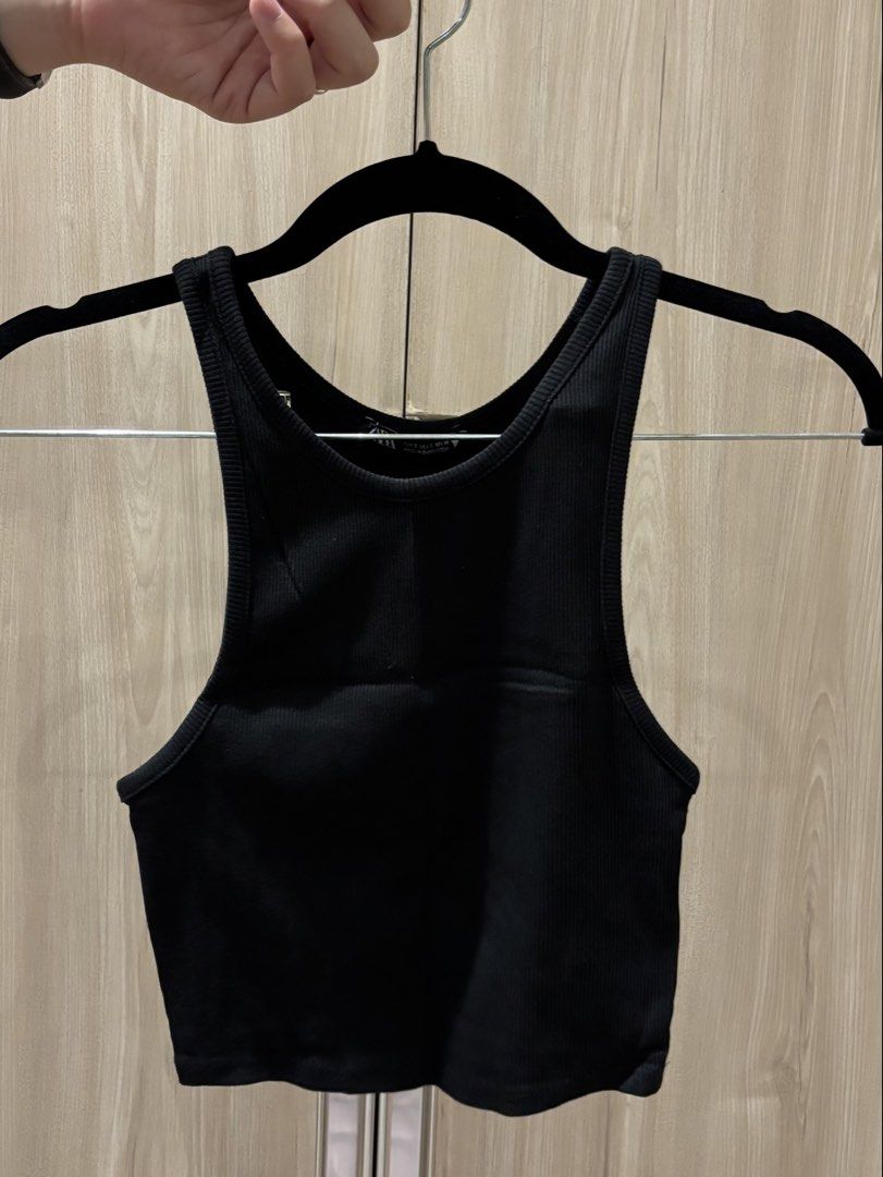 Black Ribbed Racerback Crop Tank Top (Category: Sleeveless) located in Malabon City. Submitted by sunsetskyy (Listing ID 1454233218, Image 2). Description: - Basic black ribbed crop tank - Racerback style - Stretchy material for comfort - Perfect for layering or wearing solo - Pairs well with high-waisted bottoms - Comfortable and versatile.