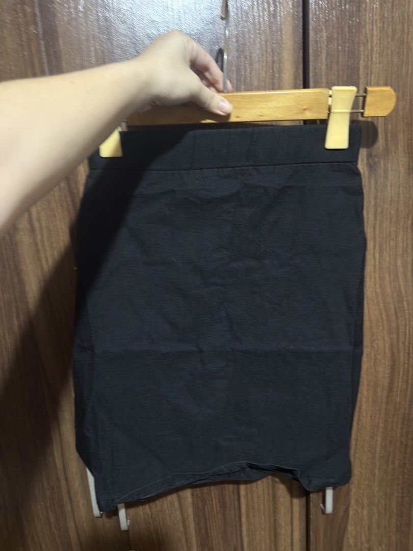 Black Skirt (Category: Skirts) located in Cavite. Submitted by rrppreloved (Listing ID 1454198206, Image 3). Description: Can fit 24-25in waistline Length: 18”.