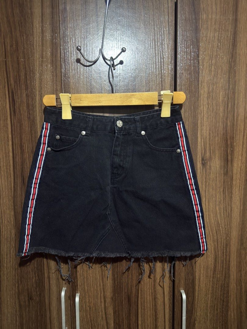 Black With Red Lining Denim Skirt (Category: Skirts) located in Cavite. Submitted by rrppreloved (Listing ID 1454197645, Image 2). Description: Can fit 28in waistline With 2 front pockets.