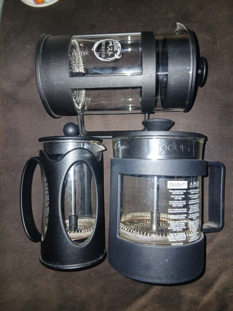 Bodum French Press Coffee Maker (Category: Coffee Machines & Makers) located in Manila. Submitted by cosmicturtle.d1b615 (Listing ID 1454302252, Image 1). Description: - Bodum French Press Coffee Maker - Perfect for brewing fresh coffee or tea - Features a durable glass carafe with a stylish black frame and handle - Includes plunger and filter assembly for a complete brewing experience - Simple to use and easy to clean - Two units are currently a