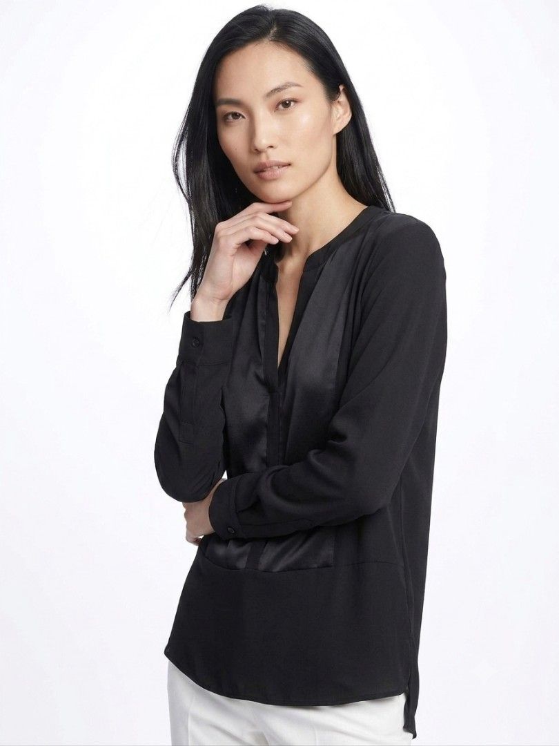 CALVIN KLEIN BASIC BLOUSE (Category: Blouses) located in Sepang. Submitted by twolips.wardrobe (Listing ID 1454353485, Image 2). Description: FREE POSTAGE SEMENANJUNG ✔️ SS POSTAGE + RM15 ❤️❤️❤️❤️❤️❤️❤️❤️ PLEASE BACA SEBELUM BELI: ❤️ ADA 5 OWNER BAJU DALAM NI. 2 admin ❤️ BAJU DARI PELBAGAI SOURCES (ada new item/ warehouse sale/ custom/preloved / yang tak berkenan beli kat seller lain pun akan diletgo semula di sini, etc) ❤️ TAK SESUAI UNTUK FUSSY