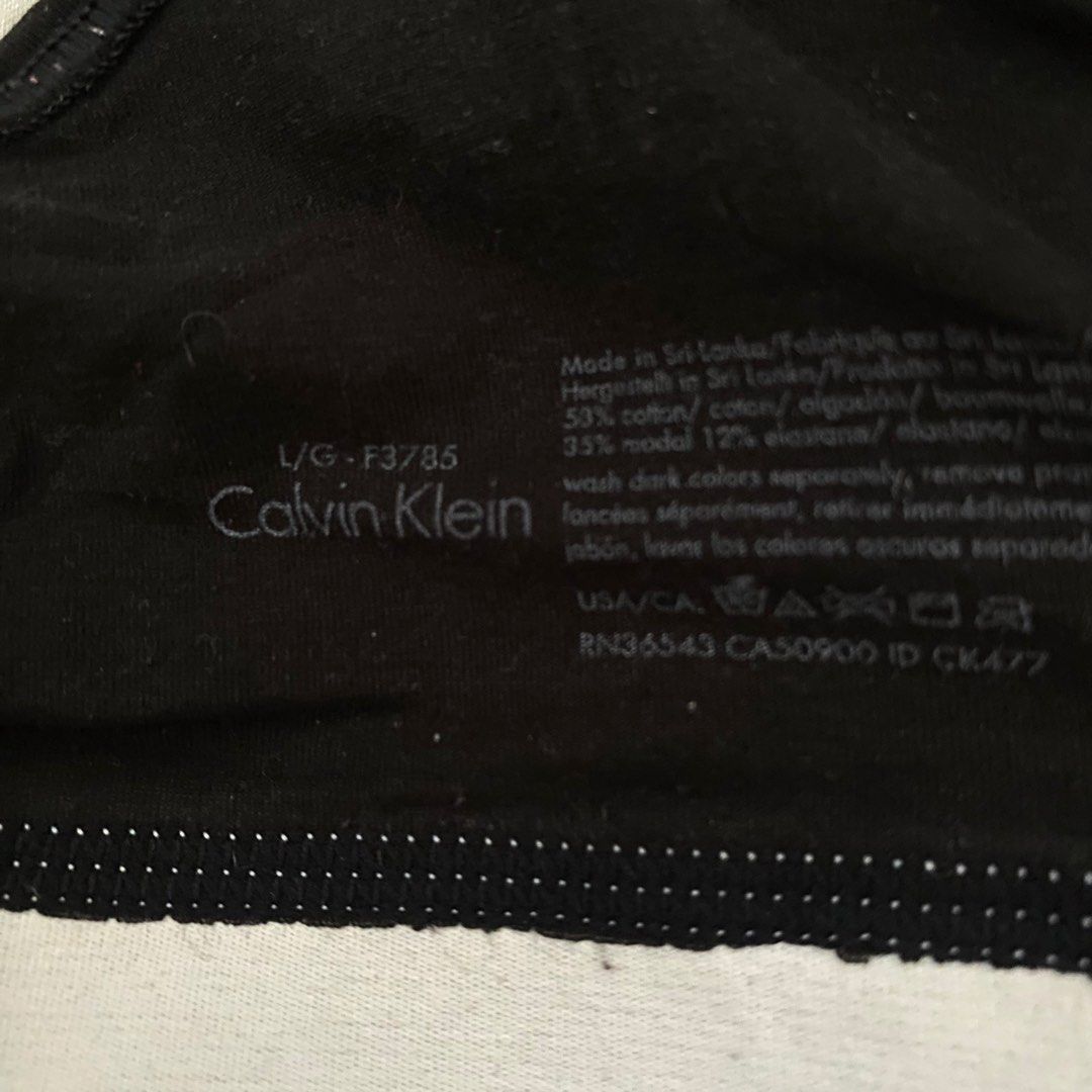 CALVIN KLEIN SPORTBRA TOP (Category: Activewear) located in San Carlos. Submitted by finest_selection (Listing ID 1454258170, Image 3). Description: CALVIN KLEIN SPORTBRA TOP Black L on tag 36-40 Super like new; AOP.