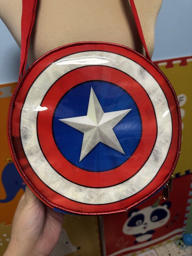 Captain A Shield Lunch Bag (Category: Babies & Kids Fashion) located in Cavite. Submitted by art_declutter (Listing ID 1454354645, Image 2). Description: .