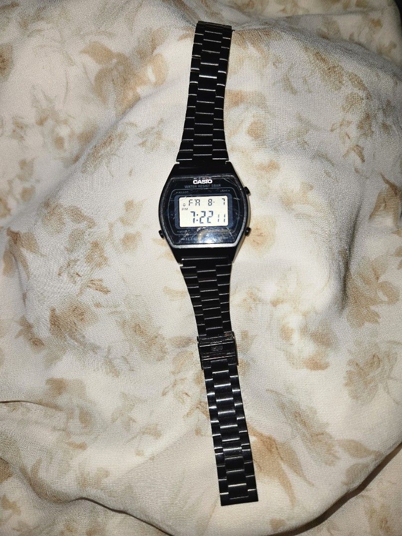 Casio Illuminator Digital Watch Black Metal Strap (Category: Men's Watches) located in Mandaluyong City. Submitted by jianallison (Listing ID 1454298331, Image 3). Description: - Classic Casio digital watch - Black metal strap - Illuminator feature for dark readability - Displays day, date, and time - Simple, reliable, and great for everyday wear.