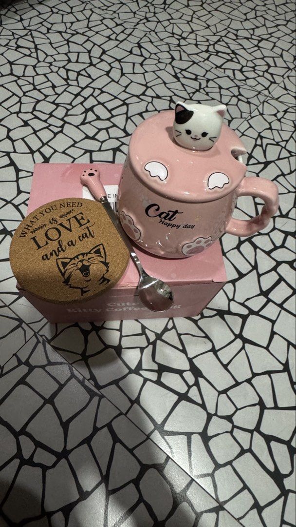 CAT MUG WITH SPOON COVER AND COASTER (Category: Coffee & Tea Tableware) located in Manila. Submitted by https.cheschives (Listing ID 1454296704, Image 2). Description: complete box!.
