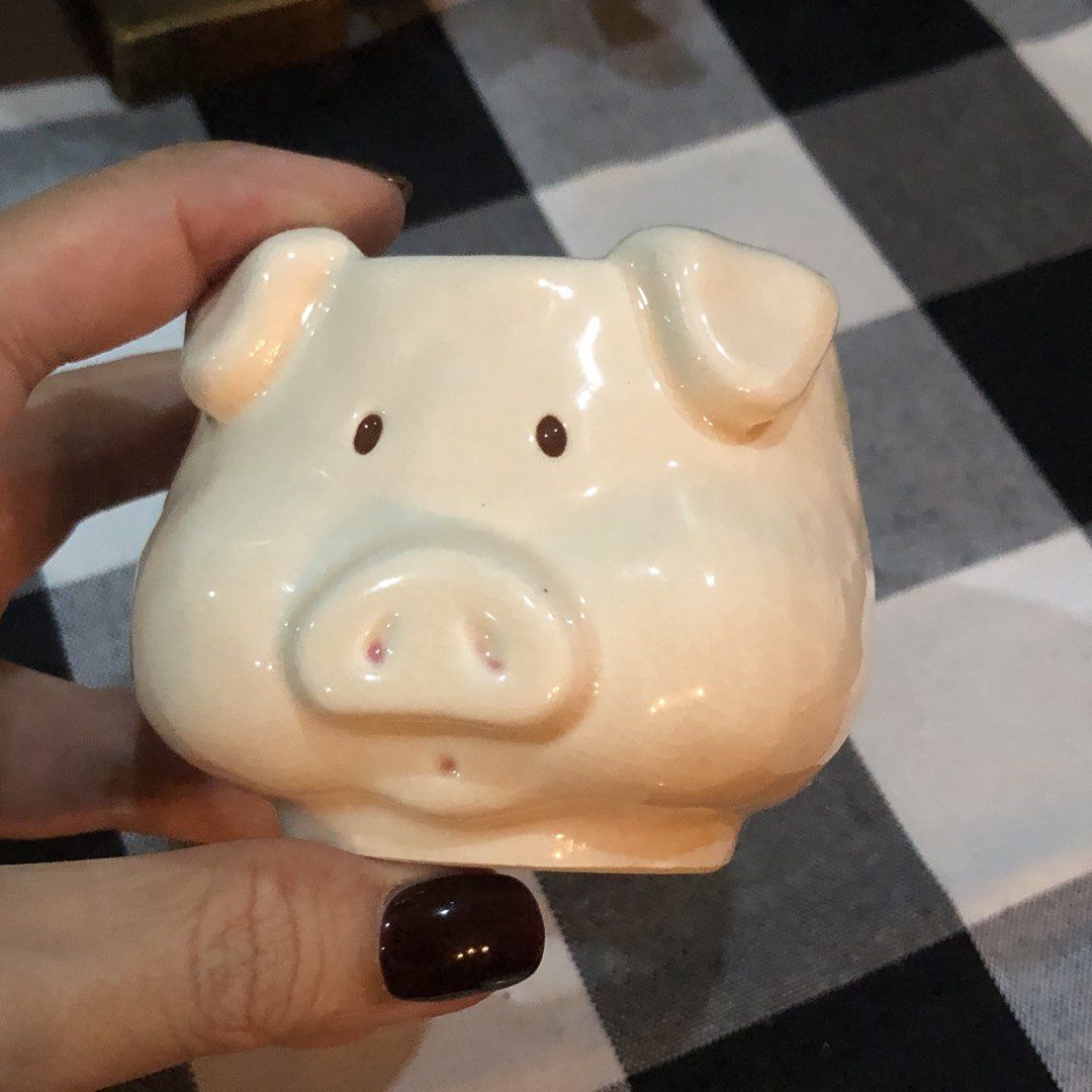 CERAMIC NOVELTY COLLECTIBLE PIG COFFEE MUG (Category: Dinnerware & Cutlery) located in Quezon City. Submitted by kitsune.treasures (Listing ID 1454316434, Image 1). Description: *First to pay policy! *1 day reservation only. Failure to pay on time, auto cancel. 📍Quezon City * MOD: J&T | Lalamove * MOP: GCASH | BPI 📦ON HAND AND READY TO SHIP! CONDITION: WHAT YOU SEE IS WHAT YOU GET. Dimensions: Kindly check the photos for the actual measurements