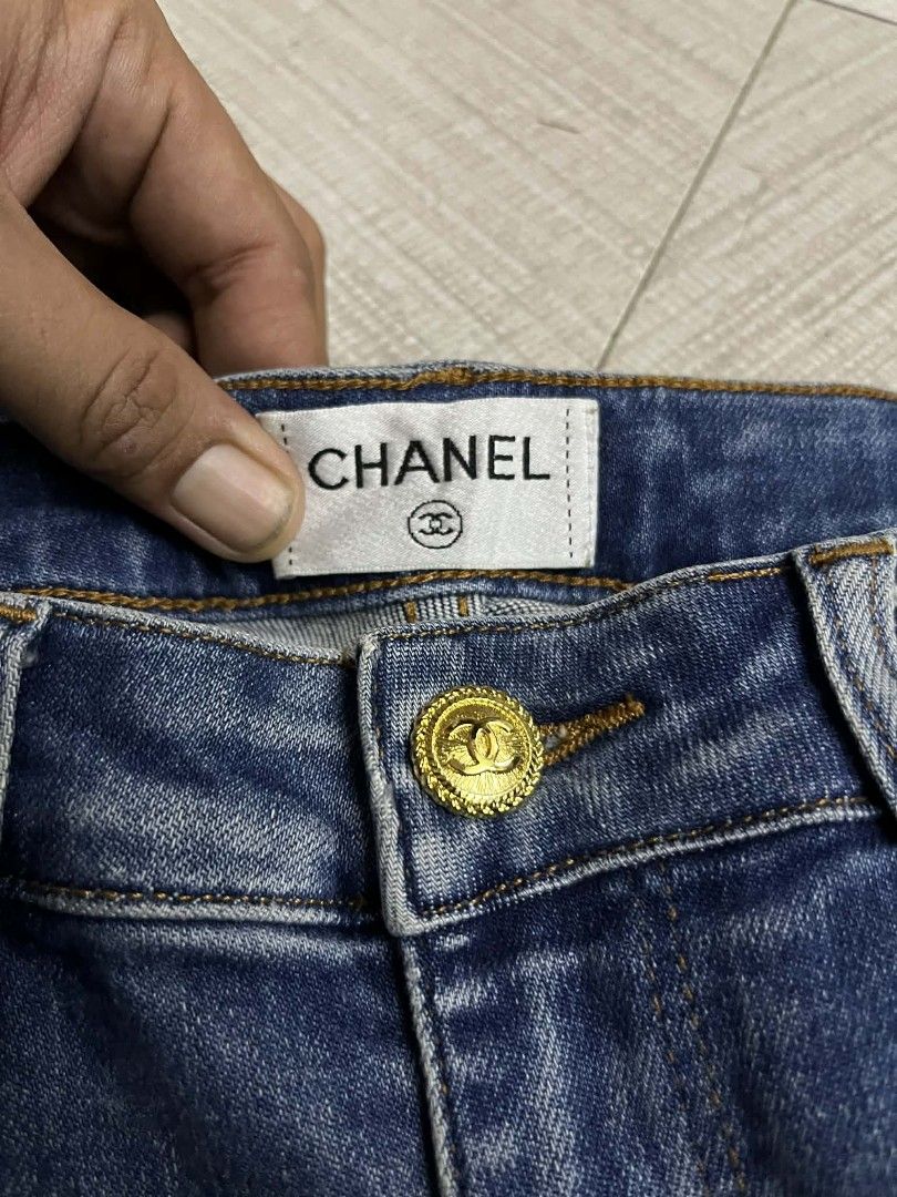 Chanel (Category: Jeans) located in Alburquerque. Submitted by nashper (Listing ID 1454363707, Image 3). Description: .