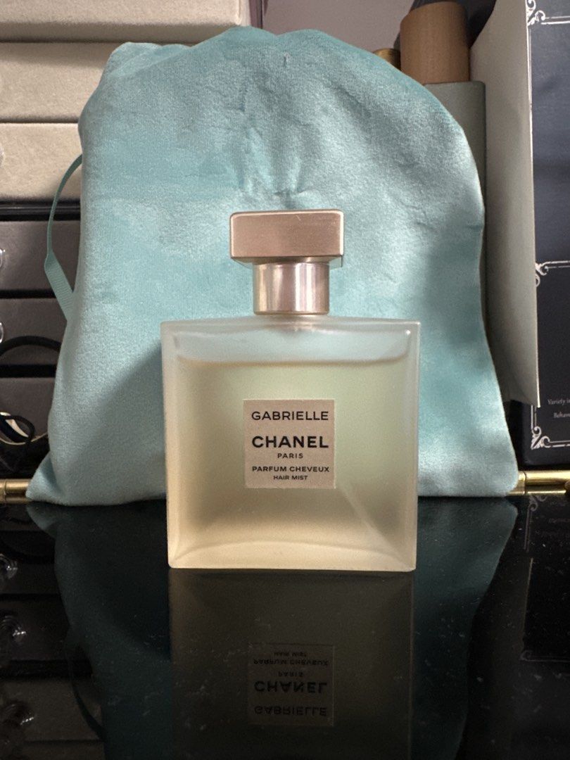 Chanel Gabrielle Hair Mist 40ml （分類：健康及美容 - 香水＆香體噴霧）位於 Hong Kong。 由 moonay 提交（商品編號 1454258364，圖片 1）。簡介： Selling my Chanel Gabrielle Hair Mist (40ml) - it's brand new, only sprayed a couple of times. Unfortunately, the scent isn't quite for me, so I'm hoping it can find a new home! It comes in its original bottle, ready for you to enjoy. Perfect for adding a touch of luxury to your hair routine.。