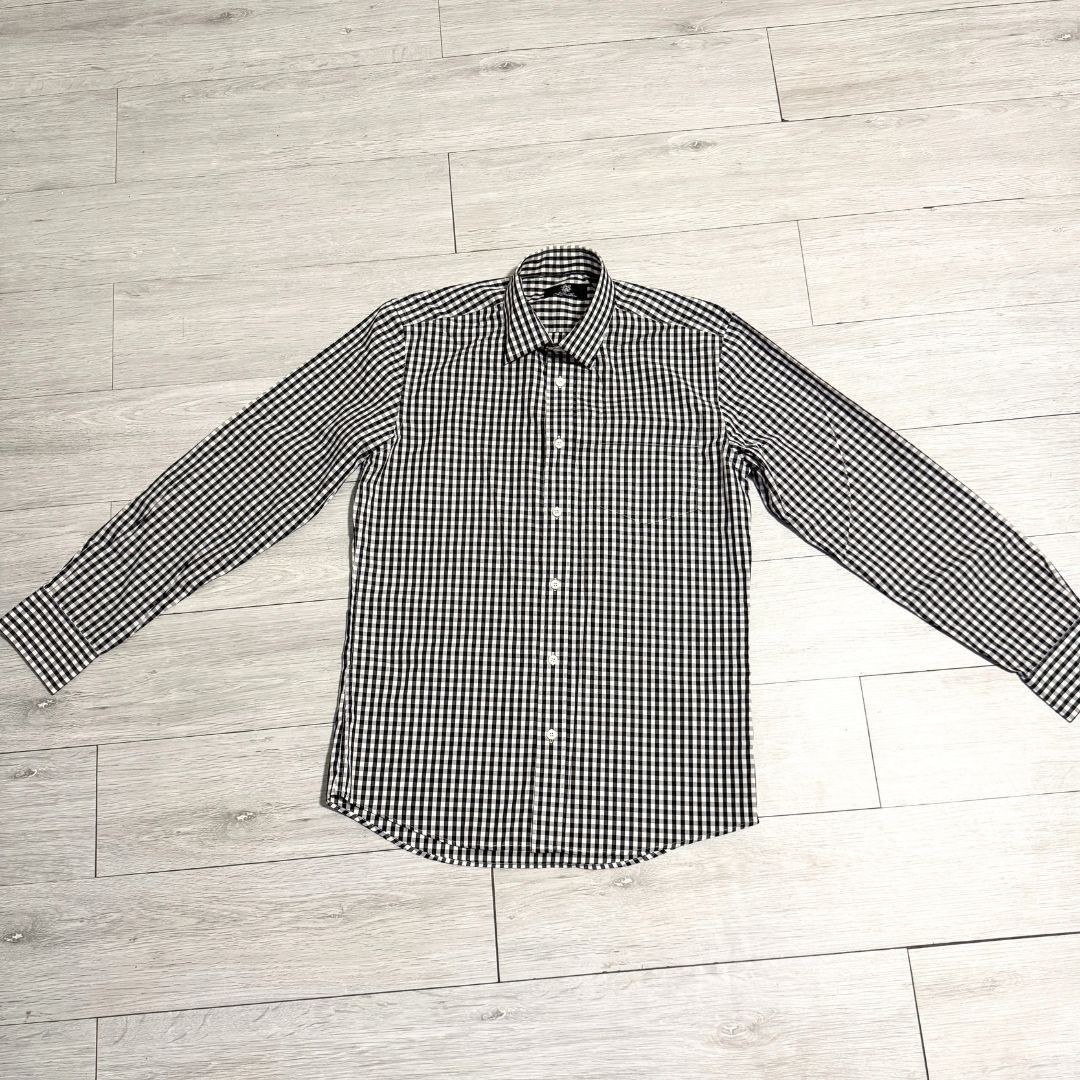 Checkered Button Down Long Sleeves Polo (Category: Formal Shirts) located in Manila. Submitted by destashedmnl (Listing ID 1454332267, Image 1). Description: 💫 FREE SHIPPING WITHIN METRO MANILA 💫 (₱500 & up worth of purchase via J&T) ✨ Size: S-Semi L ✨ Measurement: W- 20" L- 28" 🩶 Message me for more info/photos. 😊 🩶 MOP: BDO/BPI/GCASH/GOTYME 🩶 MOD: -Lalamove (Same Day Delivery: Metro Manila and nearby provinces) -J&T ; starts at ₱50 sf (Me
