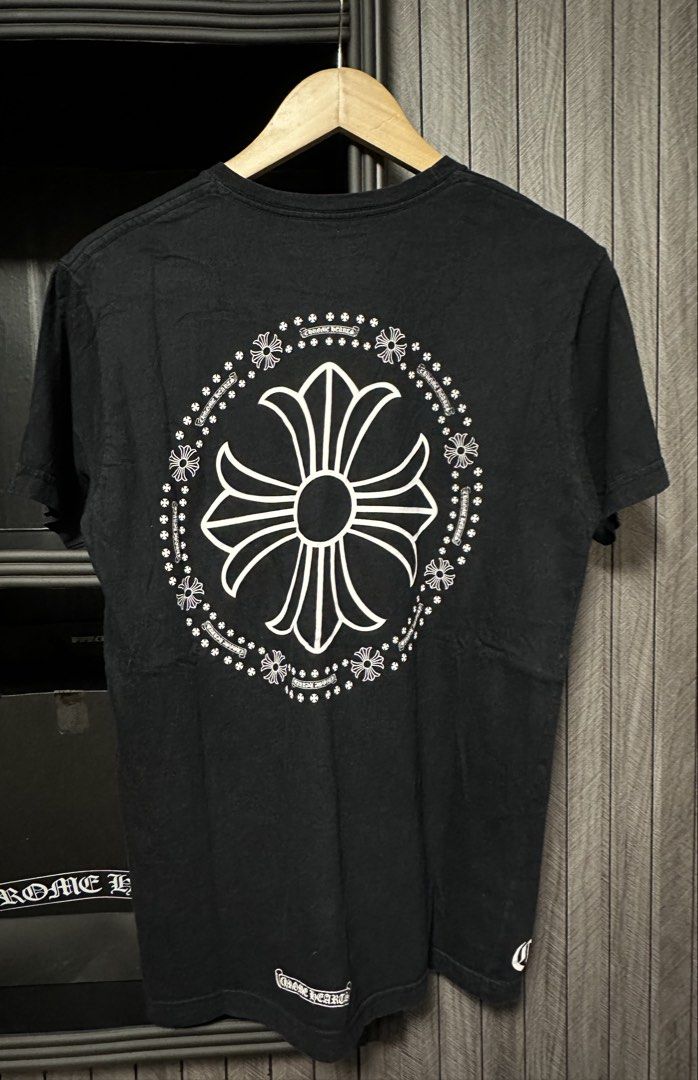 Chrome hearts tee (Category: Luxury Apparel) located in Atok. Submitted by fullroom.dgs (Listing ID 1454338924, Image 2). Description: Chrome hearts tee good condition authentic medium.