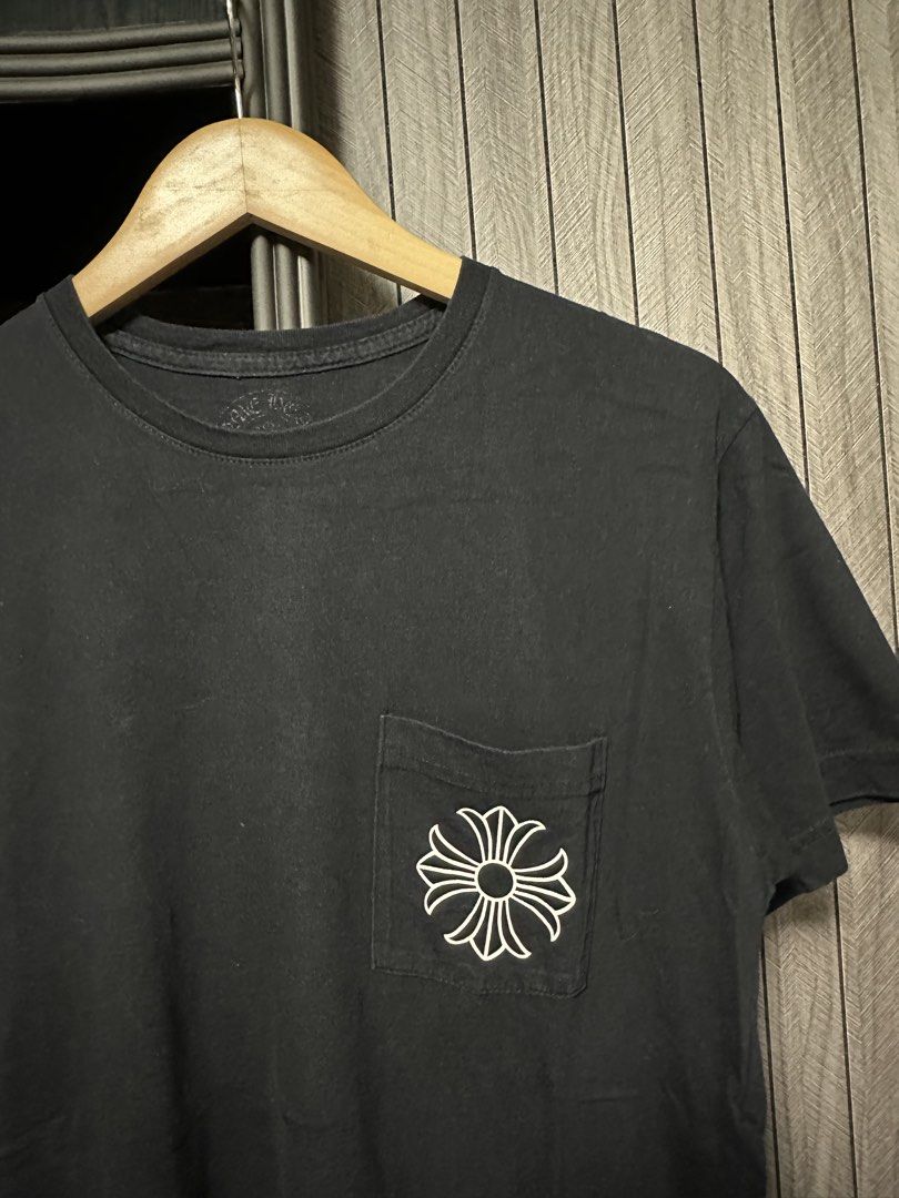 Chrome hearts tee (Category: Luxury Apparel) located in Atok. Submitted by fullroom.dgs (Listing ID 1454338924, Image 3). Description: Chrome hearts tee good condition authentic medium.