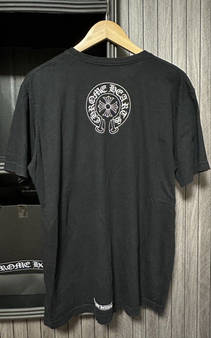 Chrome hearts tee (Category: Luxury Apparel) located in Atok. Submitted by fullroom.dgs (Listing ID 1454339685, Image 2). Description: Chrome hearts tee good condition authentic large.