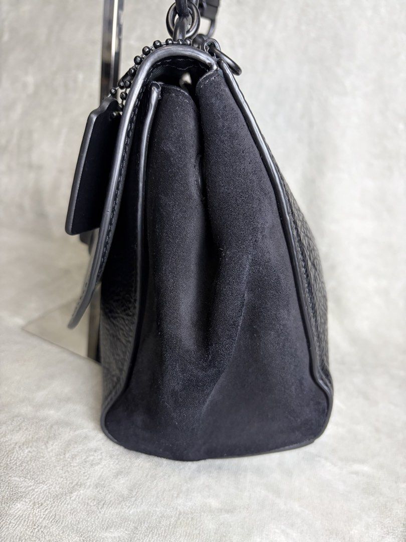 Coach (Category: Luxury Bags & Wallets) located in Pasig City. Submitted by fjrd_relovedluxury28 (Listing ID 1454188430, Image 3). Description: Coach Faye Carryall ✅Black Leather/Suede ✅12x3.5x8.5 inches LWH ✅Matte Black Hardware ✅Handbag/shoulder/Crossbody ***paint chips on turnlock and signs of wear on the creed .