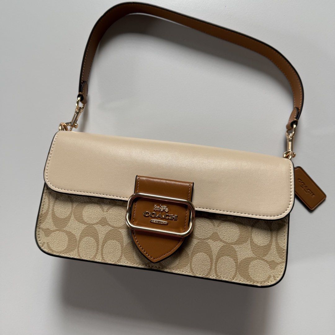 Coach morgan signature kili (Category: Luxury Bags & Wallets) located in Cavite. Submitted by kalebfindsluxs (Listing ID 1454358197, Image 2). Description: Coach morgan signature kili Good Sign of usage Check details - 4200 + sf Loc cavite Jnt / lalamove .